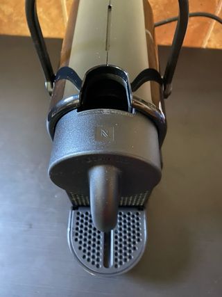 Cafetera Nespresso De’Longhi Inissia EN80.B negra