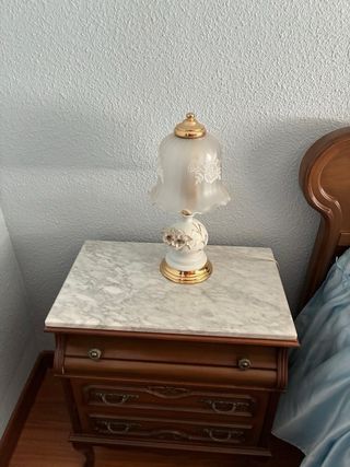 Dormitorio Clásico Completo con Lámparas