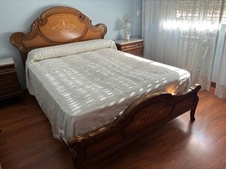 Dormitorio Clásico Completo con Lámparas