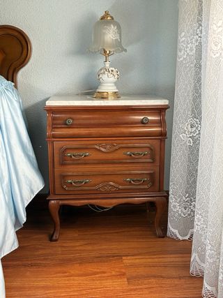 Dormitorio Clásico Completo con Lámparas