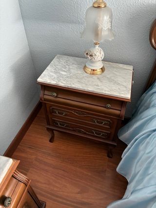 Dormitorio Clásico Completo con Lámparas