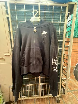 Chaqueta Nike Croptop Deportiva Negra Talla S