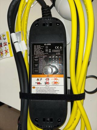 2 Cargadores eléctricos para coche