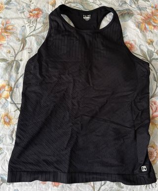 Camiseta deportiva con sujetador negro