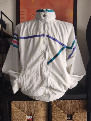 Chaqueta Y2K blanca y morada