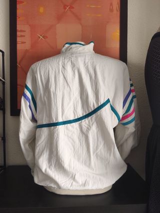 Chaqueta Y2K blanca y morada