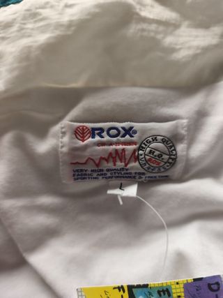 Chaqueta Y2K blanca y morada