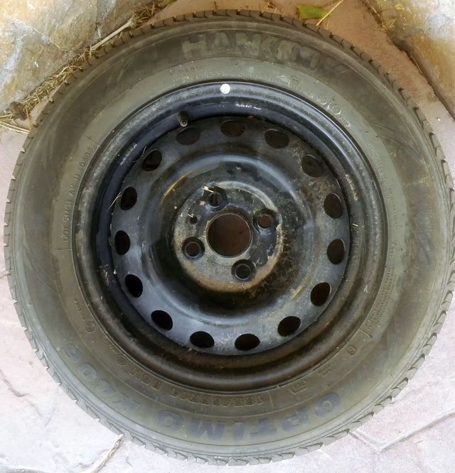 Neumático Hankook 185/65R14 86H y llanta hierro