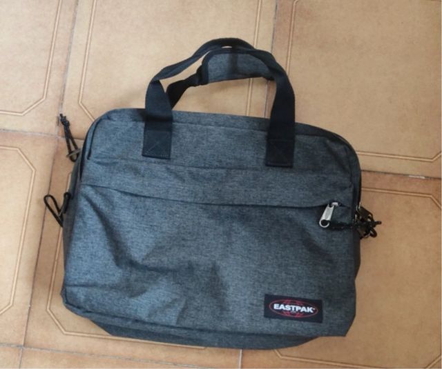 Mochila Eastpak Gris