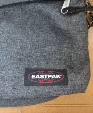 Mochila Eastpak Gris