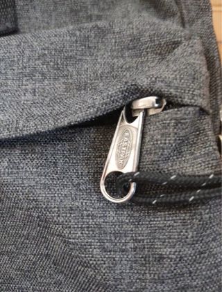 Mochila Eastpak Gris