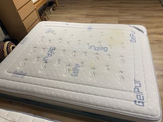 Colchón matrimonio + almohadas 