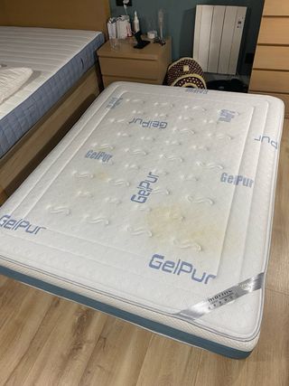 Colchón matrimonio + almohadas 