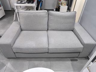 Sofá gris de tela