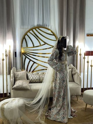 Vestido de fiesta largo con bordados Takcheta.