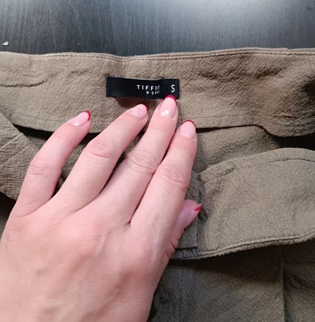 Pantalón corto verde con botones