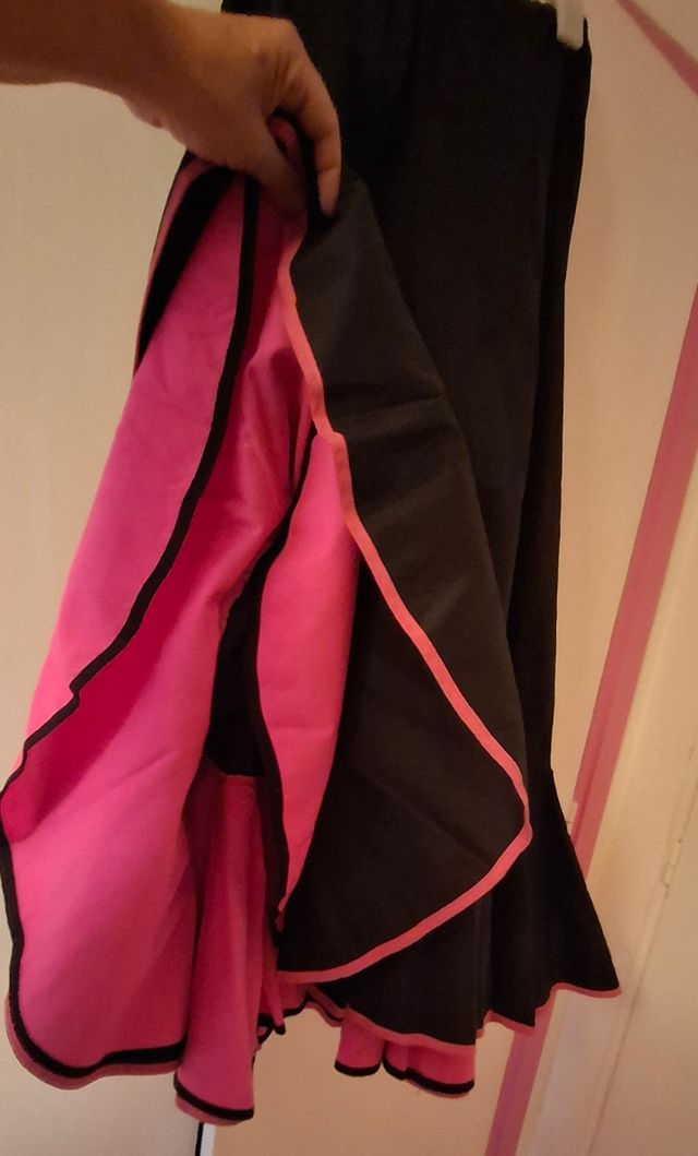 Falda flamenca negra con volantes