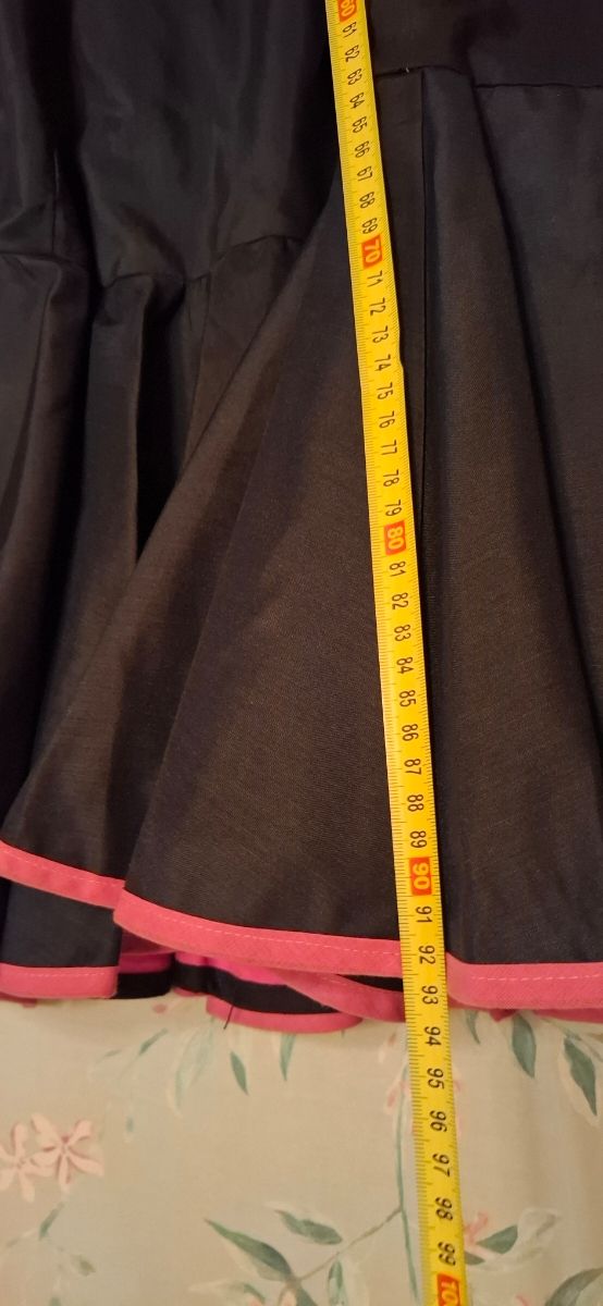 Falda flamenca negra con volantes