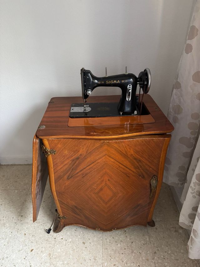 Máquina de coser Sigma antigua