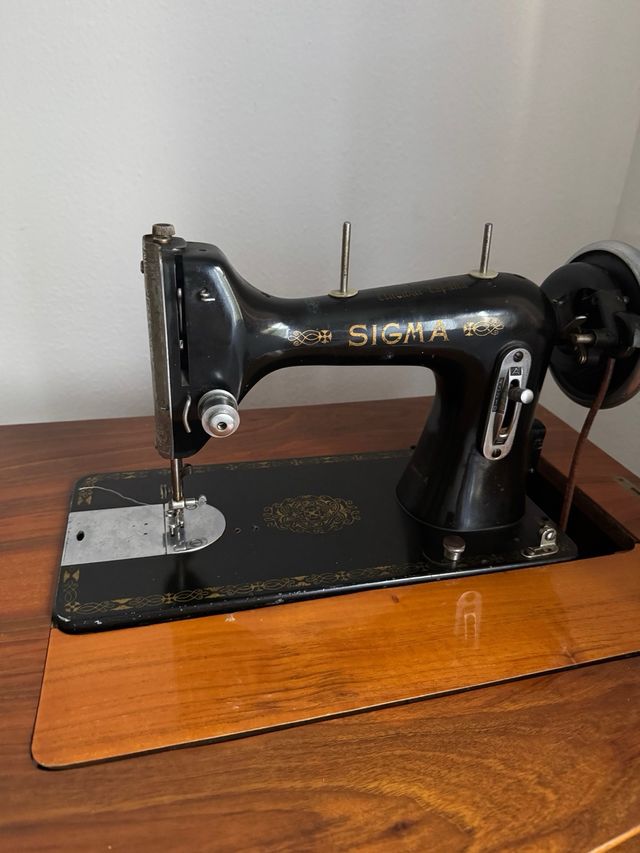 Máquina de coser Sigma antigua