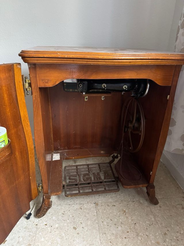 Máquina de coser Sigma antigua