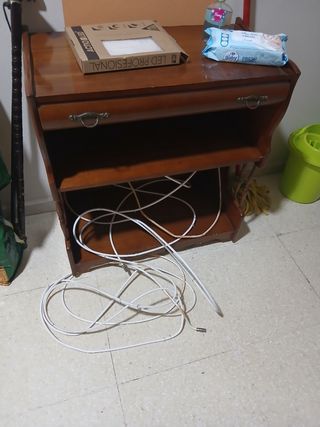 Mueble antiguo de madera