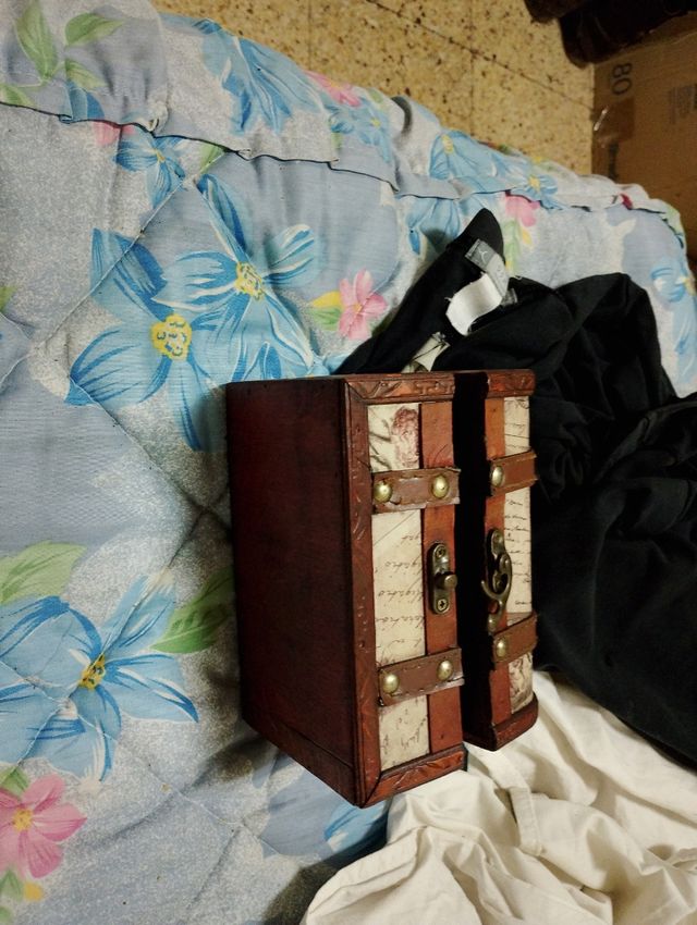 Cofre joyero vintage decorativo y cierres metalico