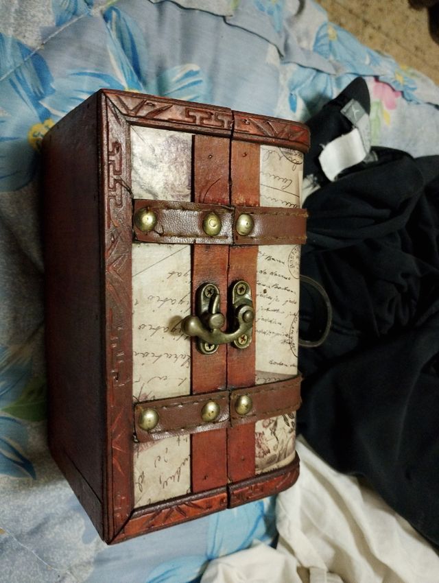 Cofre joyero vintage decorativo y cierres metalico