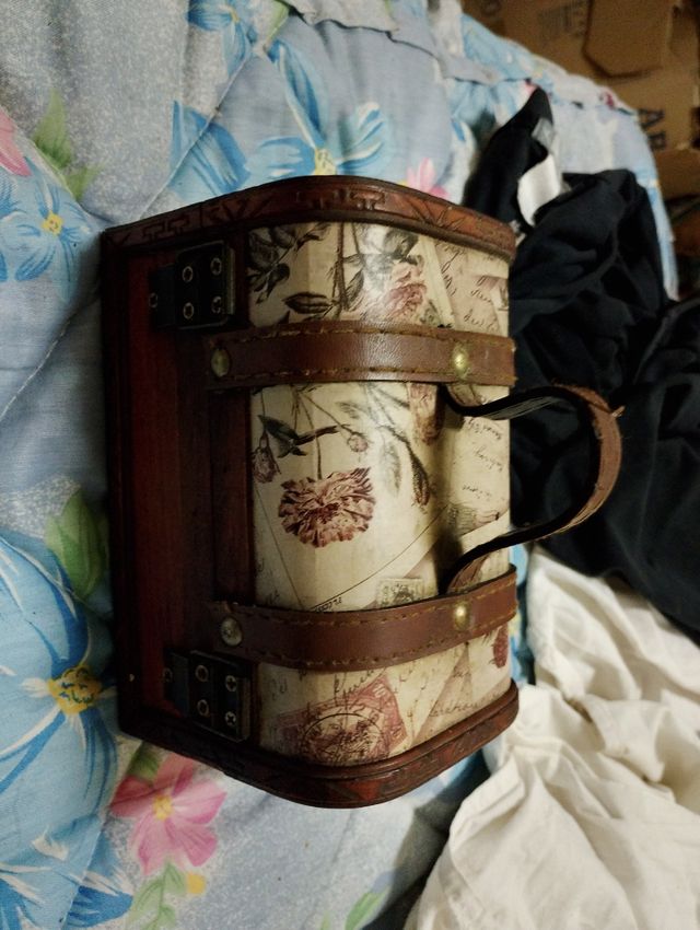 Cofre joyero vintage decorativo y cierres metalico