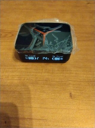 Cascos Inalámbricos Negros y Rojos