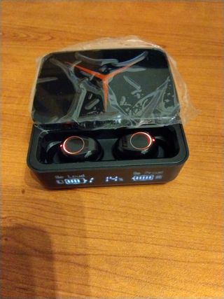 Cascos Inalámbricos Negros y Rojos