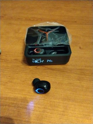 Cascos Inalámbricos Negros y Rojos