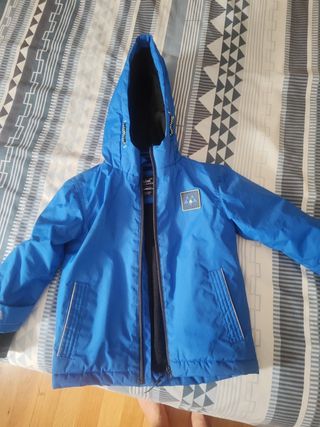 Chaqueta de nieve azul para niño