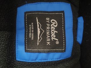 Chaqueta de nieve azul para niño
