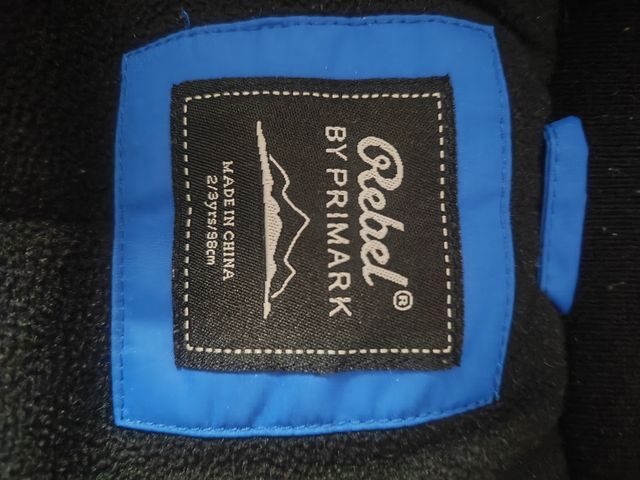 Chaqueta de nieve azul para niño