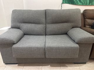 Sofá de 2 plazas gris
casi nuevo