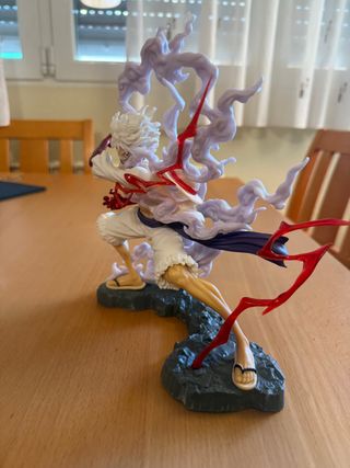 Figura One Piece Luffy Gear 5 (Dios del Sol Nika)