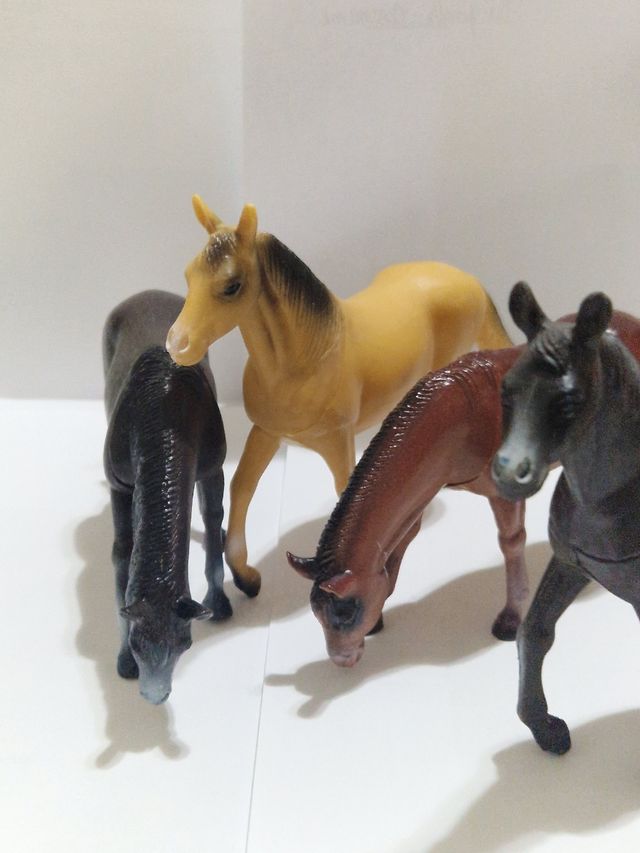 Set 4 Cavallini in Gomma
