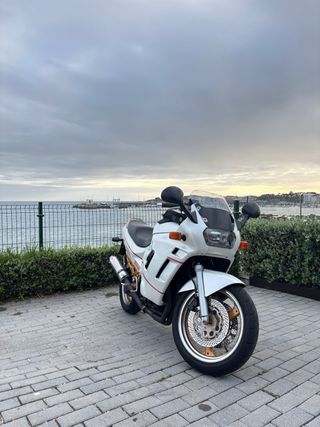 Suzuki GSX 750 F