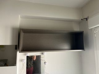 Habitación juvenil blanco gris y verde menta