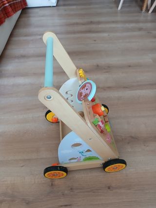 Andador infantil de madera