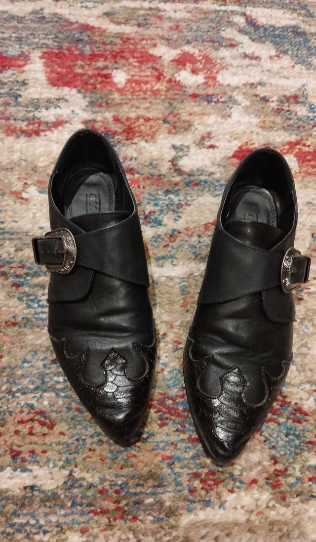 Zapatos de mujer negros con hebilla