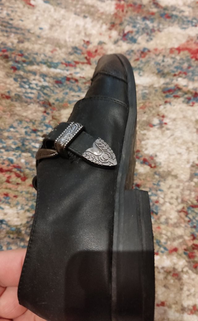 Zapatos de mujer negros con hebilla