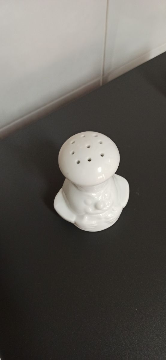 Saliera in ceramica bianca