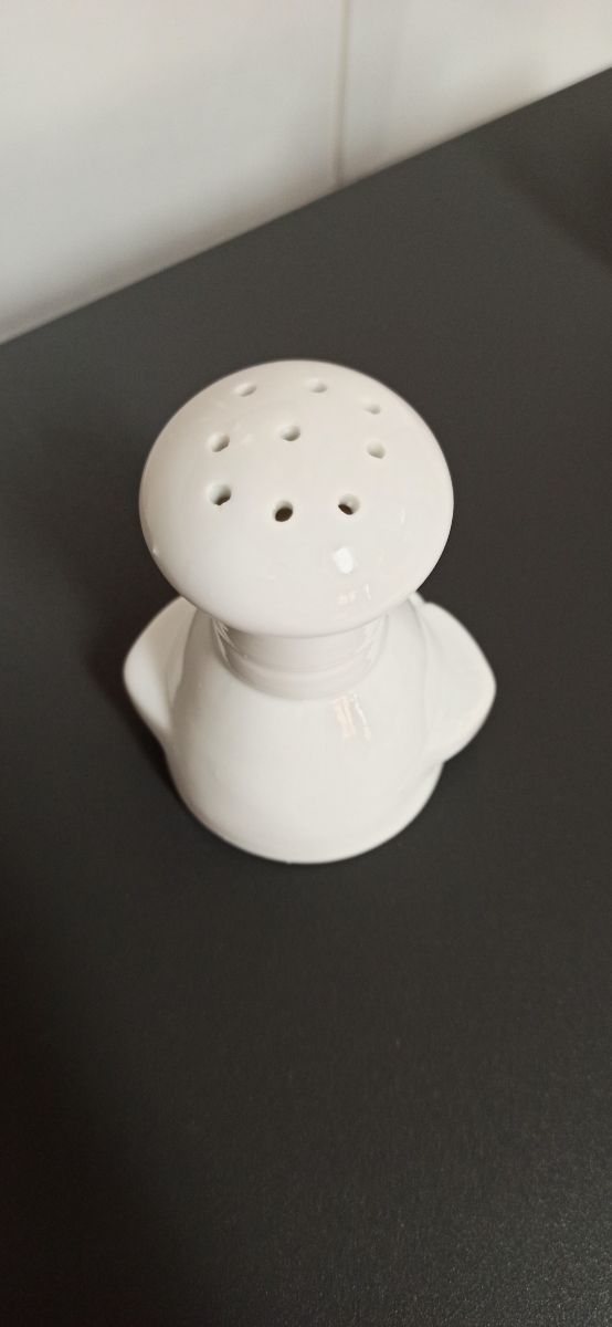 Saliera in ceramica bianca