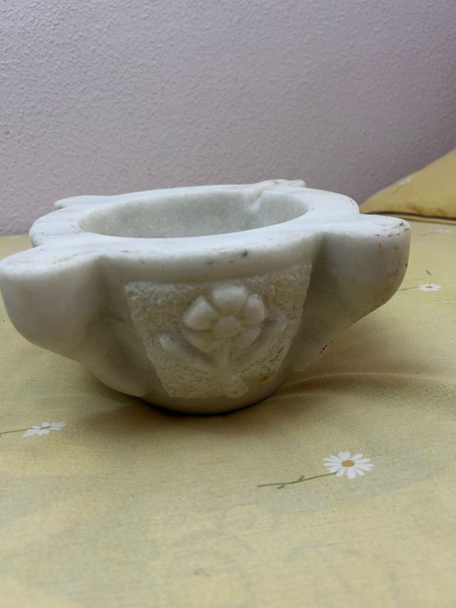 Mortero de mármol hecho a mano