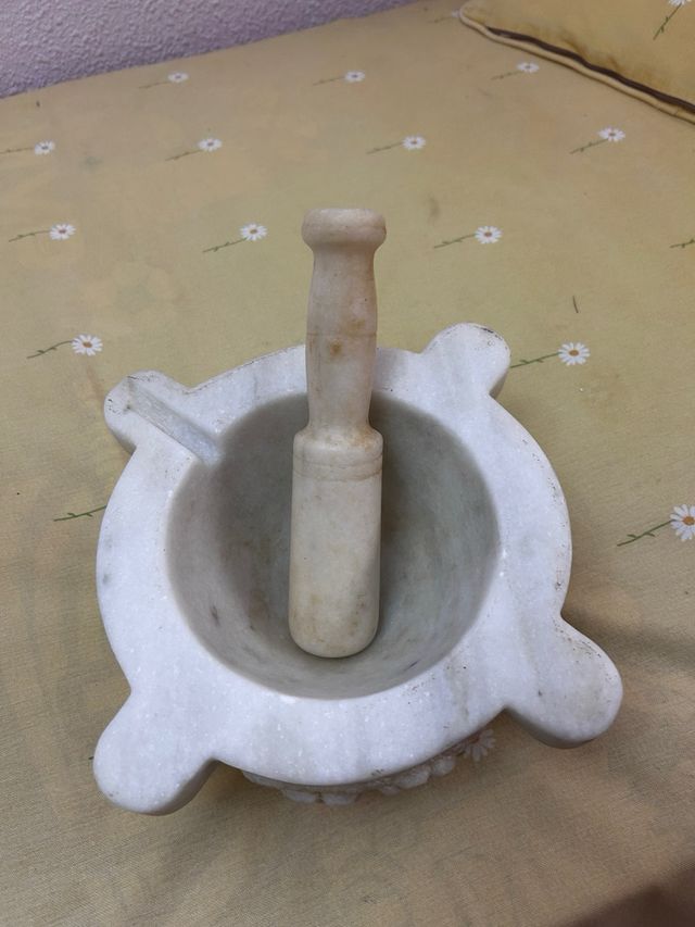 Mortero de mármol hecho a mano