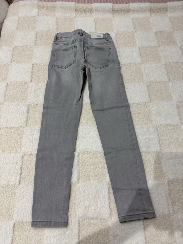 Pantalón skinny gris talla 9