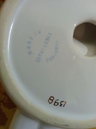 Cinzeiro imaculado com figura dourada