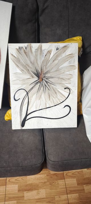 Cuadro decorativo flor dorada y blanca